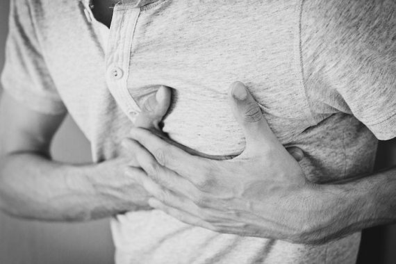 Dor no peito: Conheça 10 principais causas e como tratar!